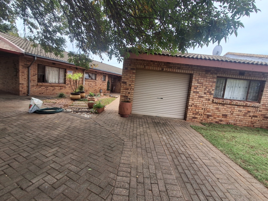 3 Bedroom Property for Sale in Fauna Park Free State